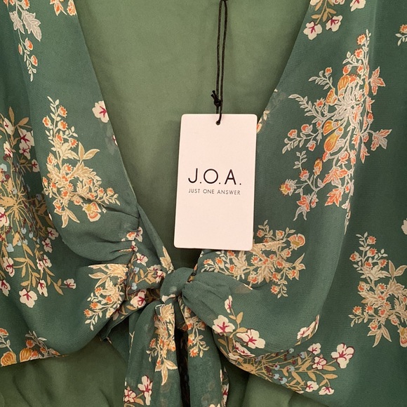 Brand New J.O.A women’s green with floral wrap blouse size M weekend good deal - Picture 3 of 6